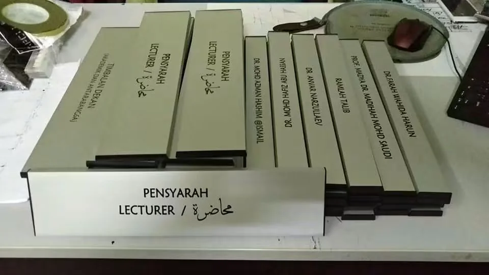 Tag bilik dan jawatan — hasil kerja Citra Minda