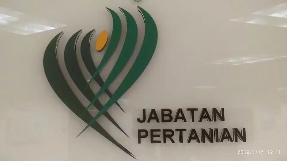 Logo dan lettering acrylic — hasil kerja Citra Minda